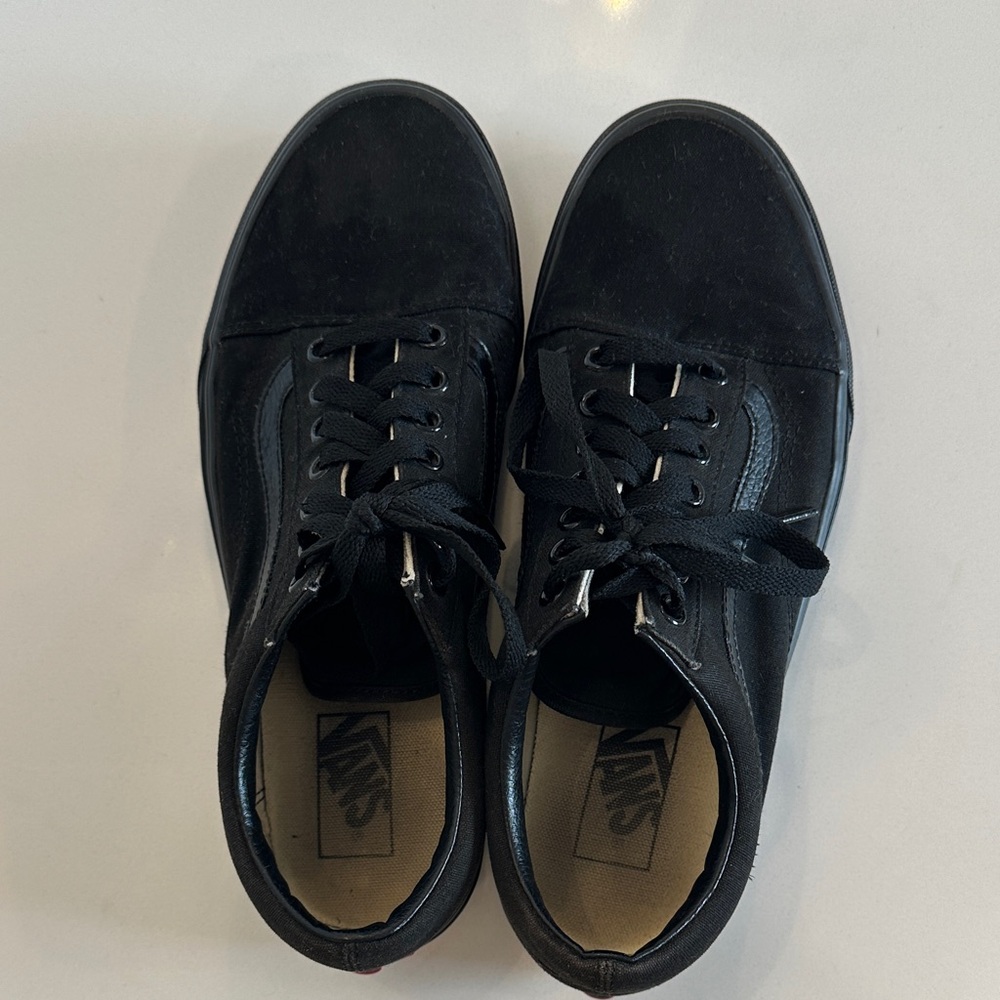 Vans Unisex Classic Black Sneakers